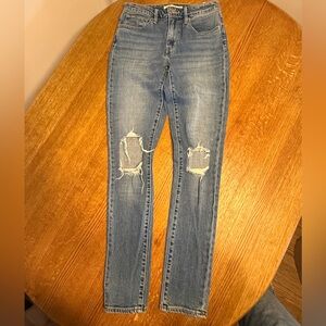 Women’s Levi's Blue Distressed Skinny Jeans Size 27